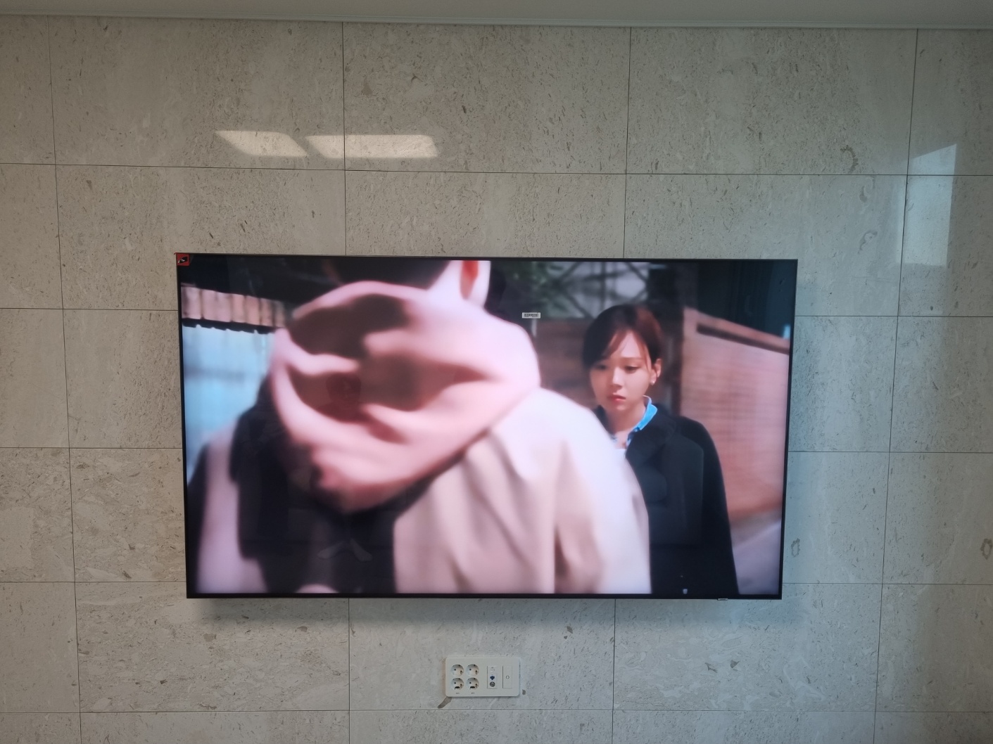 벽걸이 TV 설치 포인트 시공 사진 2